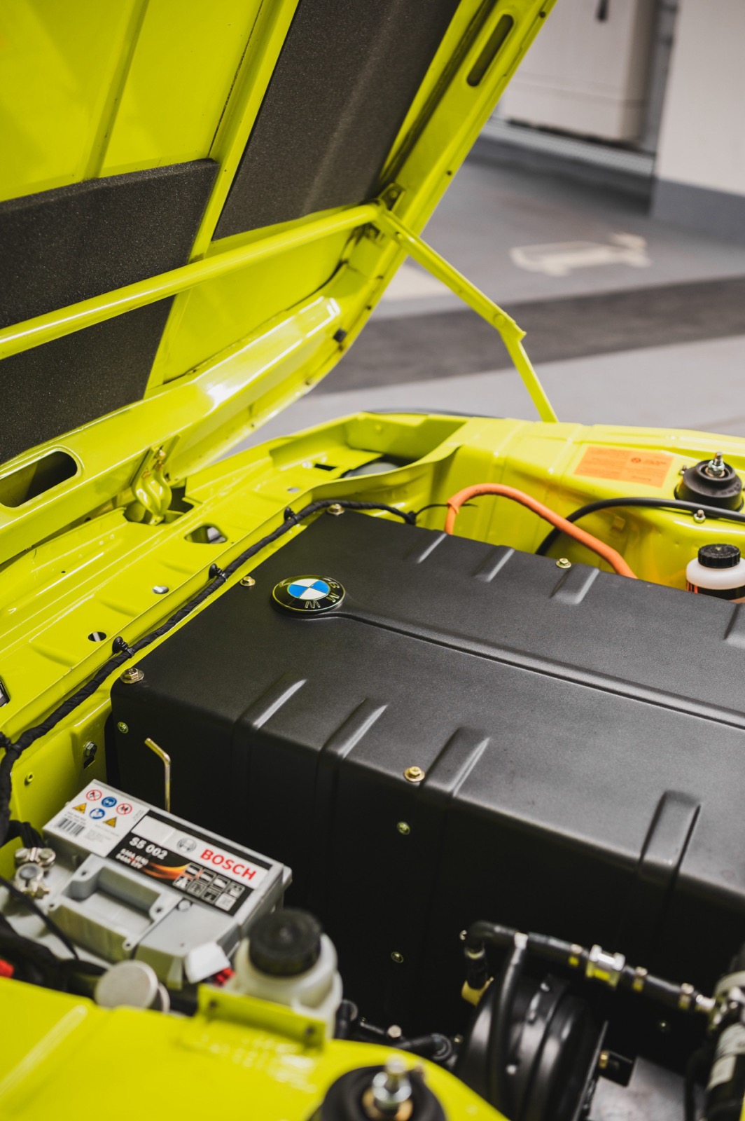 BMW 2002te electric motor bay with 400V architecture