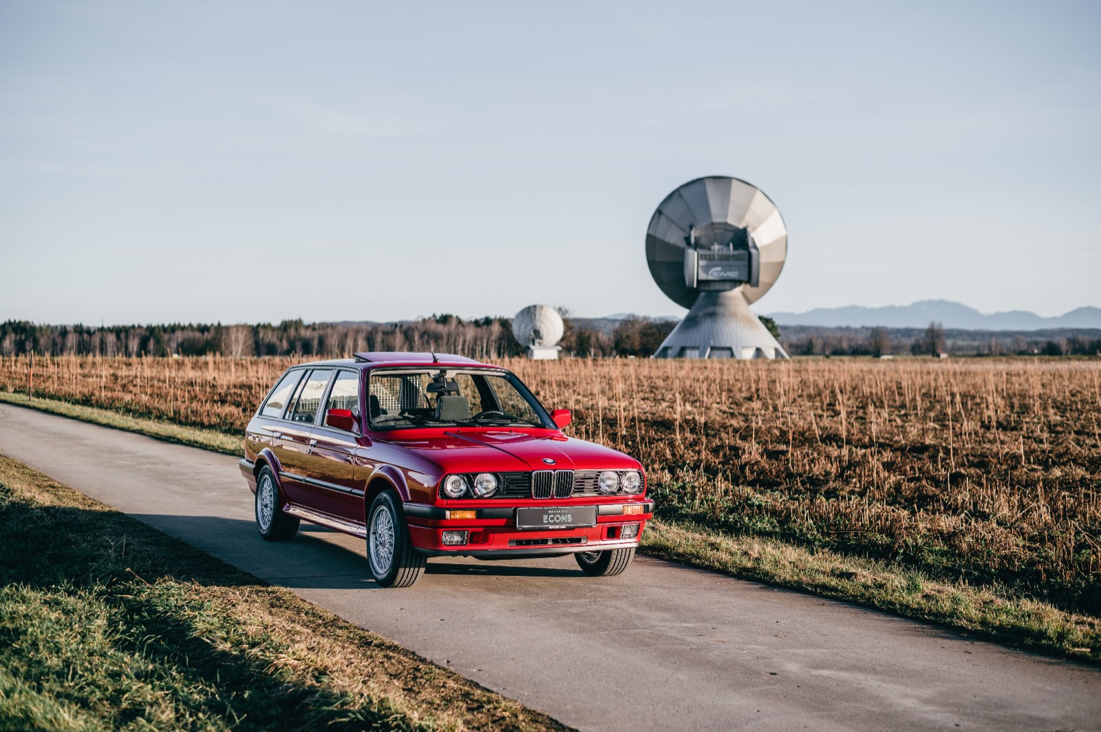 Red BMW E30 Touring, the platform of the E30 Touring e